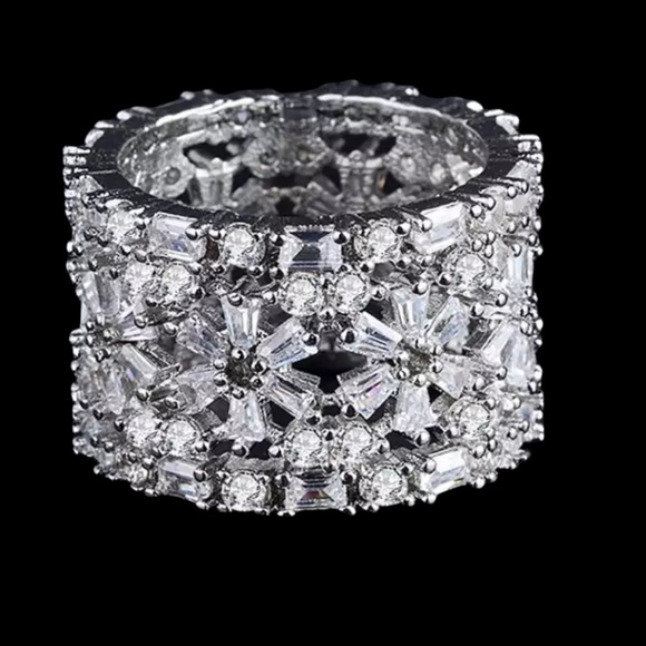 Swarovski Crystals The Hylmah Flower Ring - Picture 4 of 6
